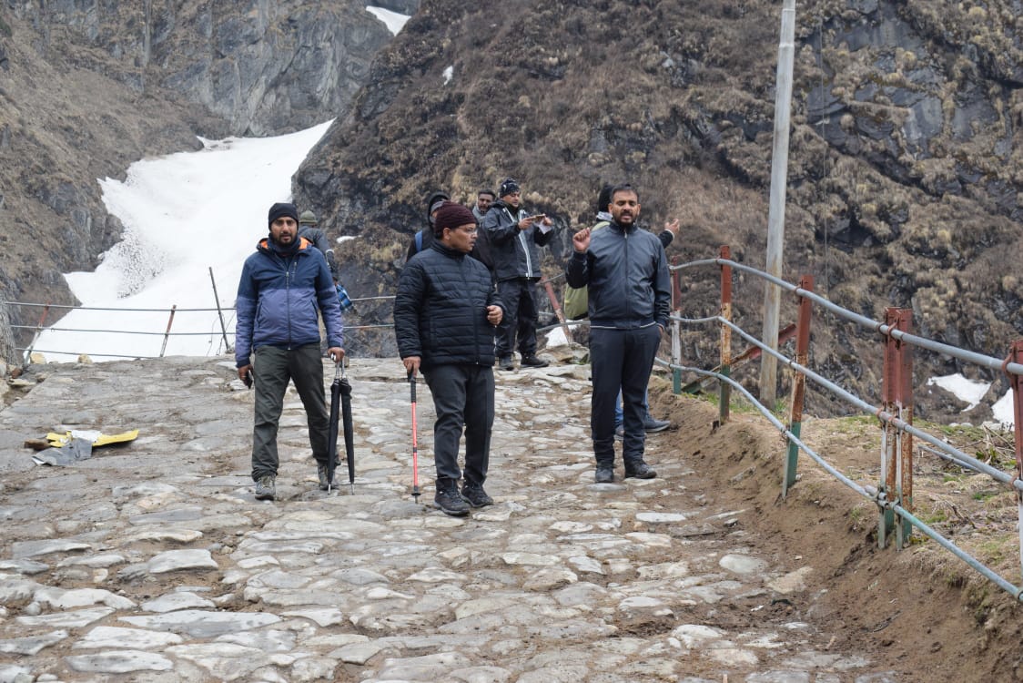 गौरीकुण्ड केदारनाथ पैदल मार्ग पर यात्रा काल के दौरान संचालित होनी वाली 44 दुकानों के लिए तहसील प्रशासन को 584 आवेदन प्राप्त हुए है