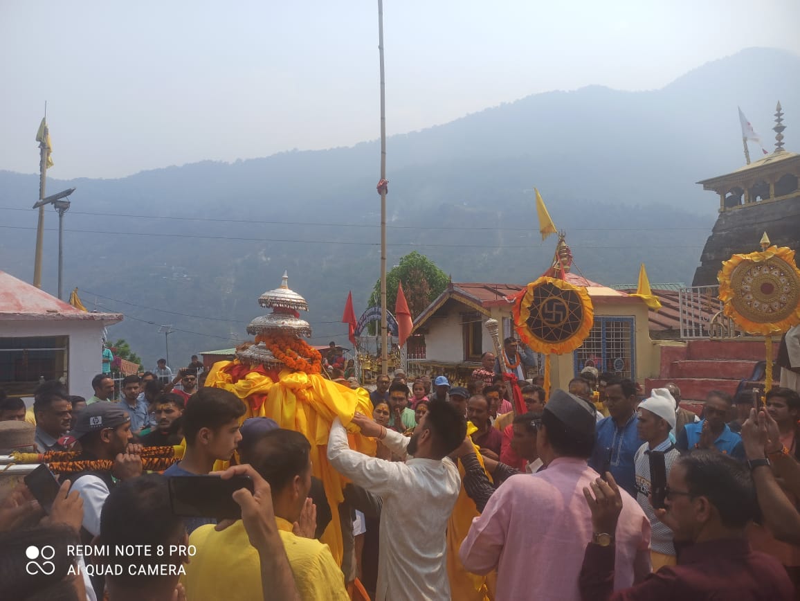 ऊखीमठ! बाबा केदार की पंचमुखी डोली विश्वनाथ मंदिर गुप्तकाशी से दूसरे पड़ाव फाटा को प्रस्थान हुई