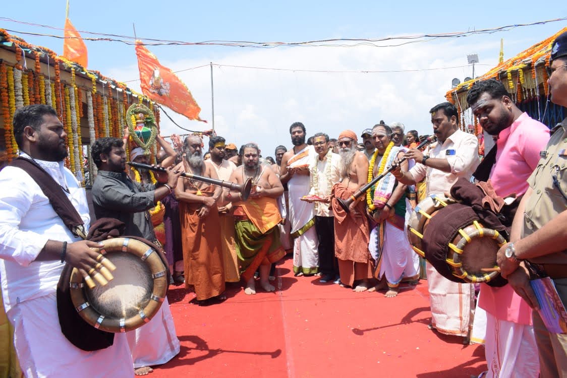 जनपद रुद्रप्रयाग के क्रौंच पर्वत 3048 मीटर की ऊंचाई पर अवस्थित भगवान कार्तिक स्वामी के मंदिर में भव्य 108 बालमपुरी शंख पूजा एवं हवन कार्यक्रम का आयोजन किया गया।