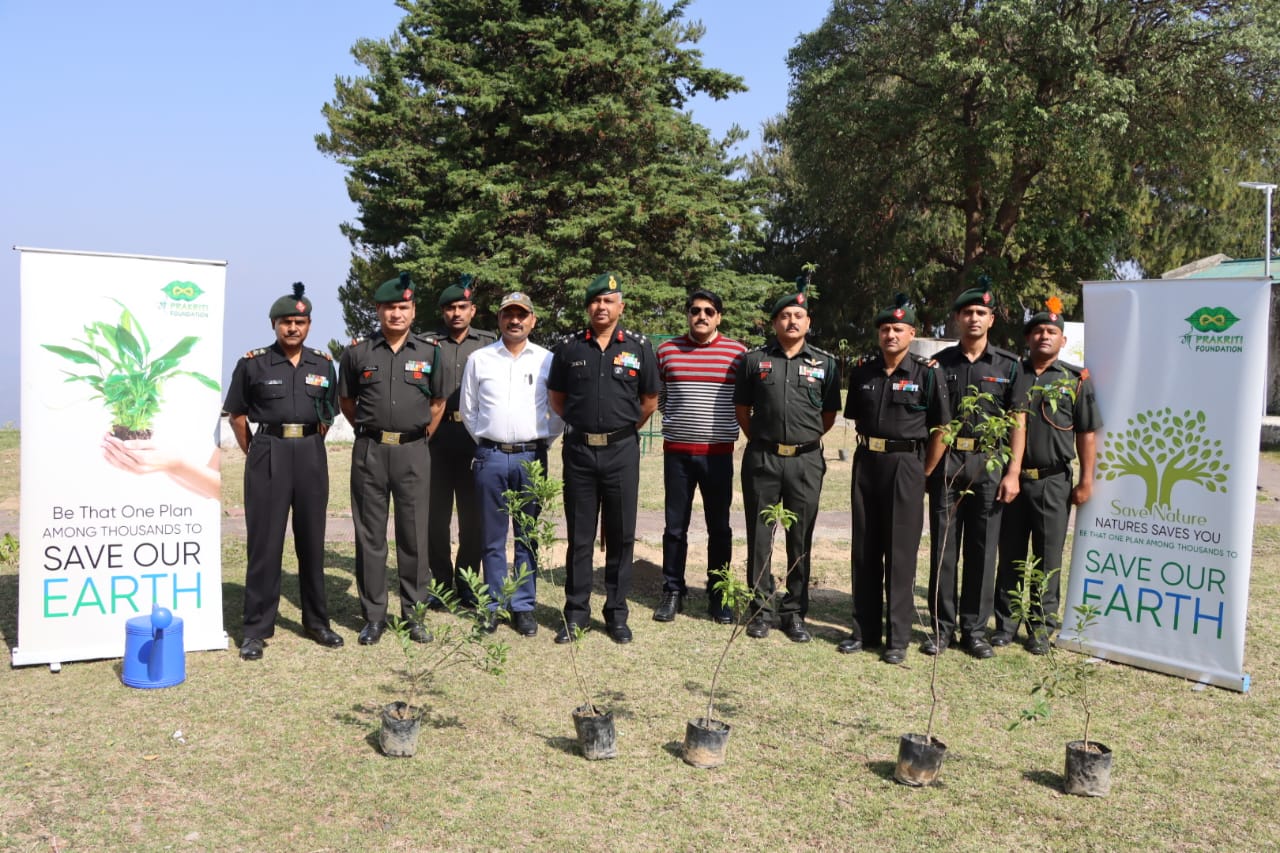 हरित यात्रा के तहत ब्रिगेडियर ने सैन्य अफसरों के साथ किया पौधा रोपण