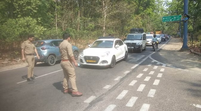 भीषण गर्मी के चलते उत्तराखण्ड में वीकएंड पर उमड़ा यात्रियों का सैलाब