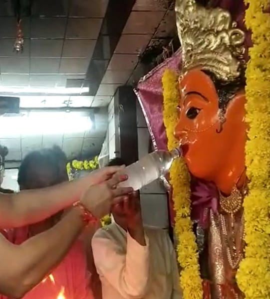 उज्जैन: जहां मदिरा की अखंड धार से होती है देवी की नगर पूजा।