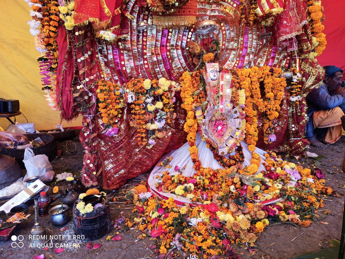 ऊखीमठः  तृतीय केदार भगवान तुंगनाथ के शीतकालीन गद्दी स्थल मक्कूमठ में विराजमान भगवती नन्दा इन दिनों तुंगनाथ घाटी के विभिन्न गांवों का भ्रमण कर ग्रामीणों की कुशलक्षेम पूछ कर ग्रामीणों को आशीर्वाद दे रही है।