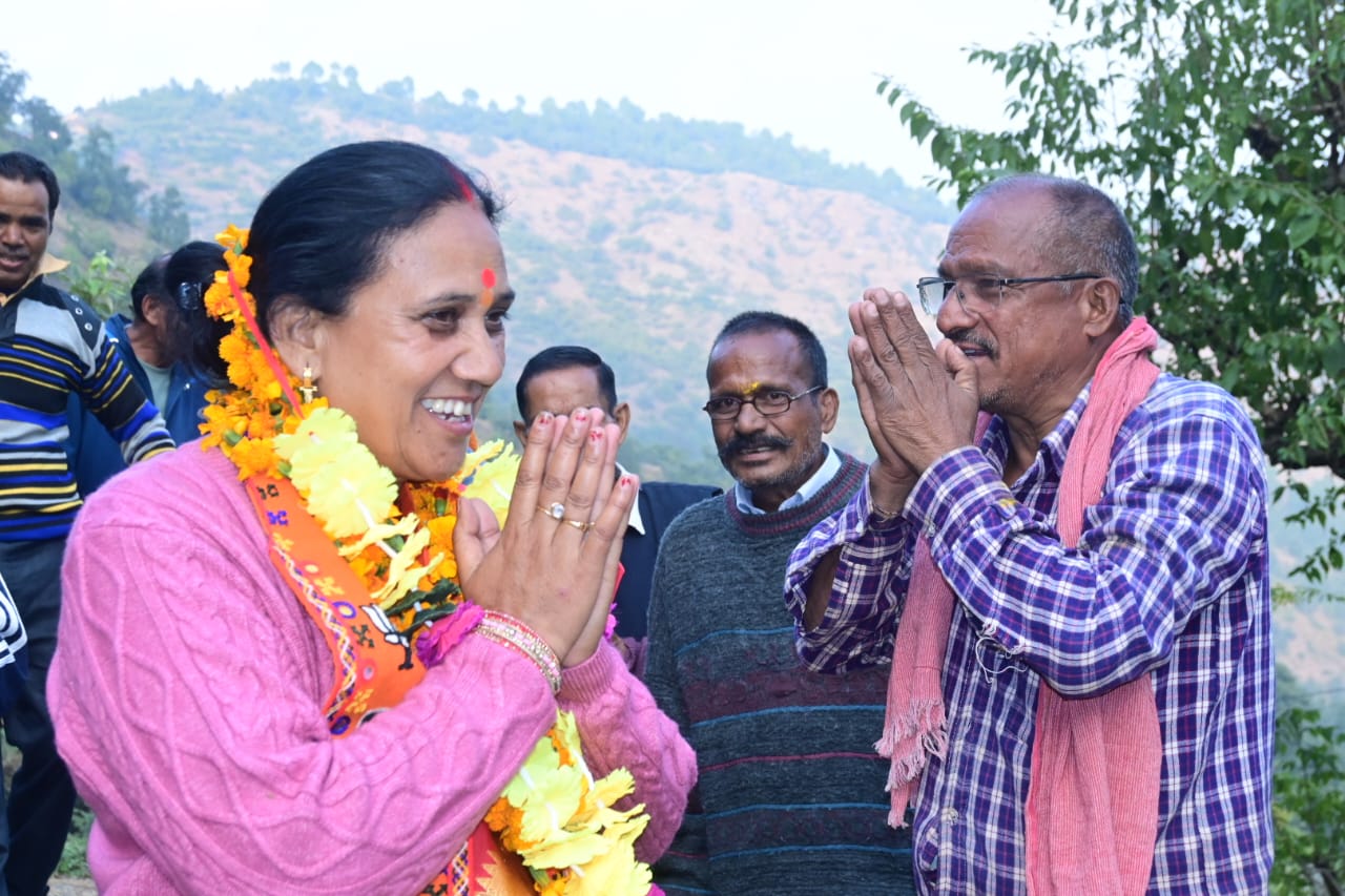 भाजपा प्रत्याशी ने दशज्यूला क्षेत्र पहुंचकर मांगा आशीर्वाद। 