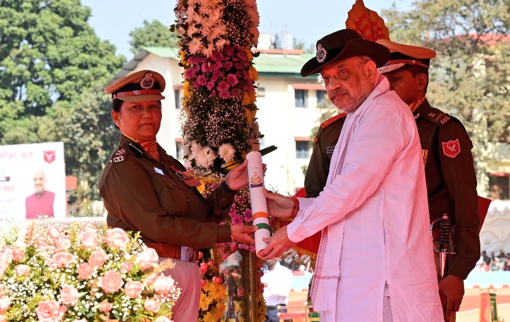  सशत्र सेवा बल के स्थापना दिवस पर कमांडेंट सुवर्णा सजवाण को गृहमंत्री ने पुलिस पदक प्रशस्ति पत्र से सम्मानित किया।