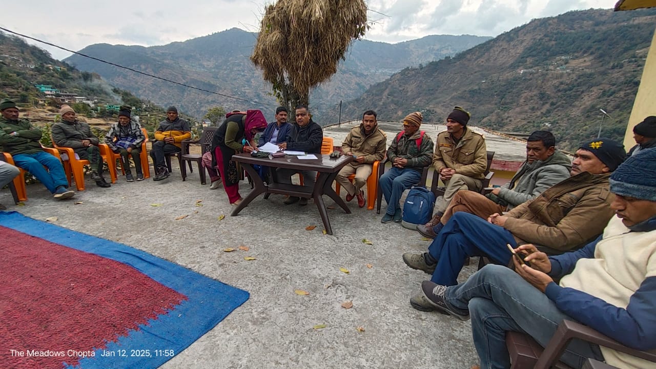 ऊखीमठः तुंगनाथ घाटी के अन्तर्गत वनों के संरक्षण व संवर्धन के लिए ग्राम पंचायत मक्कू, पावजगपुडा के ग्रामीणों व वन विभाग के अधिकारियो, कर्मचारियों की सयुंक्त बैठक में  ईको विकास समिति का गठन करते हुए विभिन्न लोगों को जिम्मेदारिया दी गयी।