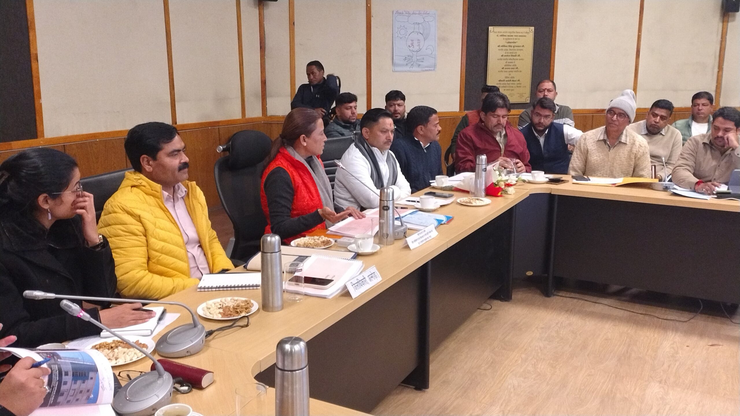 कैबिनेट मंत्री रेखा आर्य की अध्यक्षता में विधानसभा सोमेश्वर की विकास योजनाओं की समीक्षा बैठक हुई सम्पन्न।