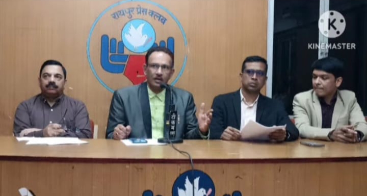 मोबाइल -लैपटॉप की रोशनी से बढ़ रहा आँखों पर दबाव: डॉ. मनीष श्रीवास्तव।