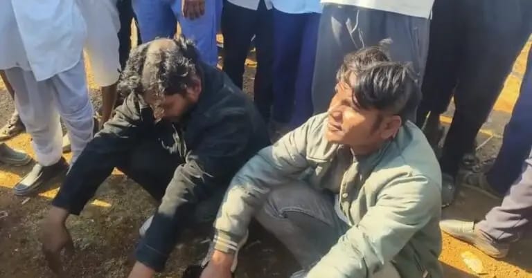 ग्रामीणों द्वारा दी गई तालिबानी सजा”!