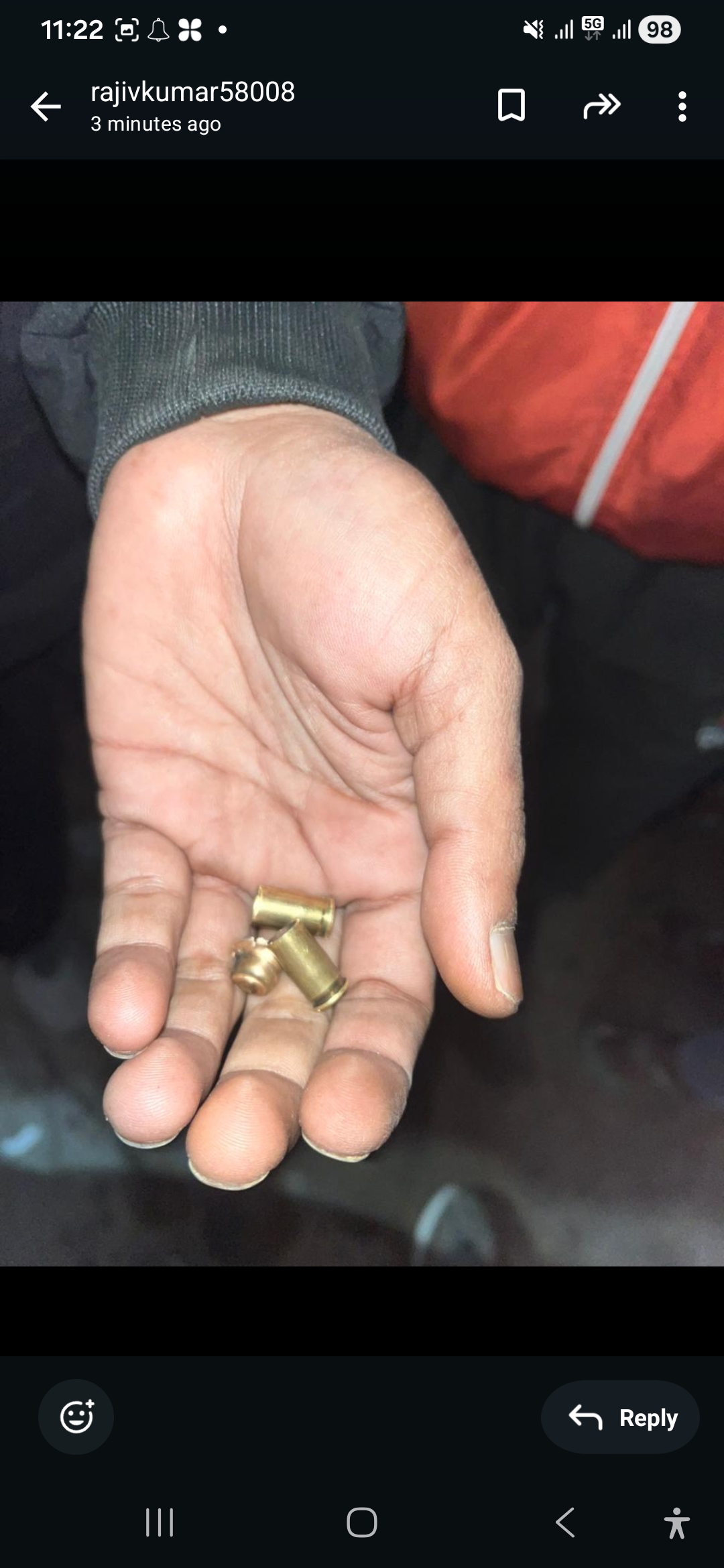 बच्चों के सकूली झगड़े के चलते घर पर की गई फायरिंग 