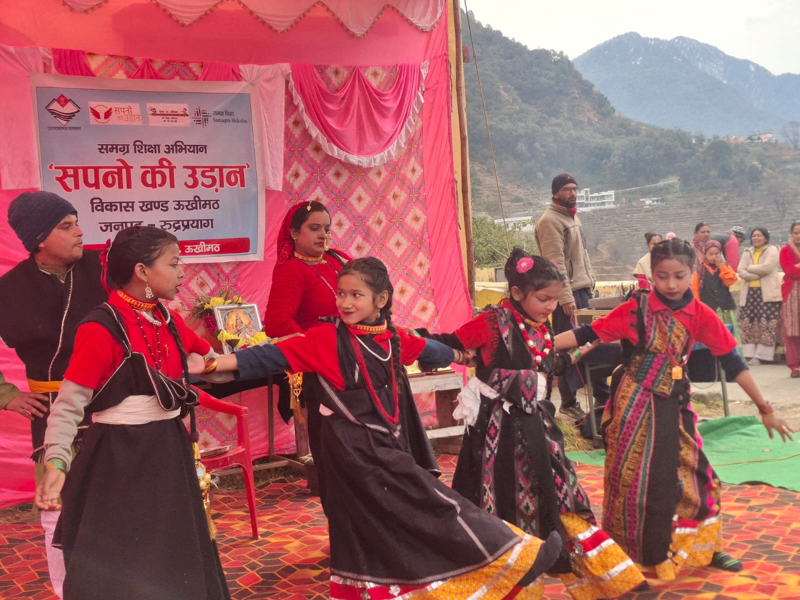 ऊखीमठः शिक्षा विभाग के तत्वावधान में समग्र शिक्षा अभियान के तहत ब्लॉक स्तरीय सपनो की उड़ान प्रतियोगिताओं का आयोजन किया गया जिसमें पांच न्याय के प्रतिभागियों ने प्रतिभाग किया।