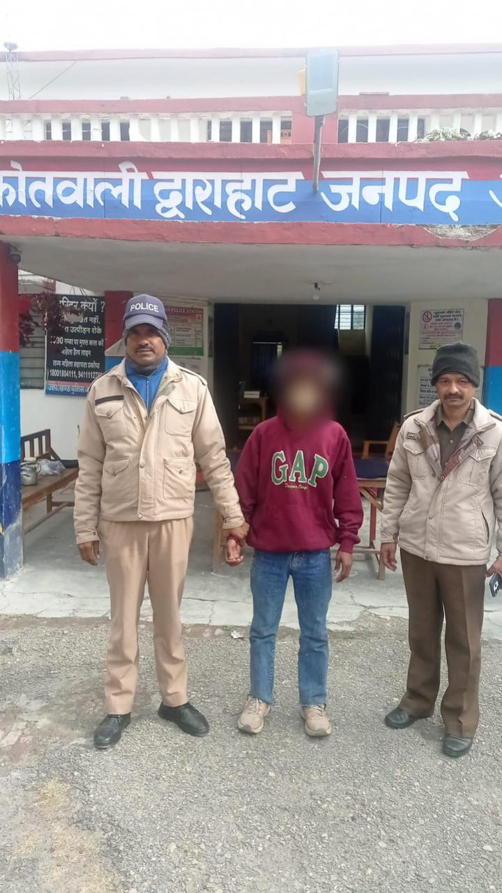 पोक्सो एक्ट के आरोपी को कोतवाली द्वाराहाट व एसओजी टीम ने गुड़गांव से धर दबोचा कब्जे से नाबालिग बालिका को किया बरामद।