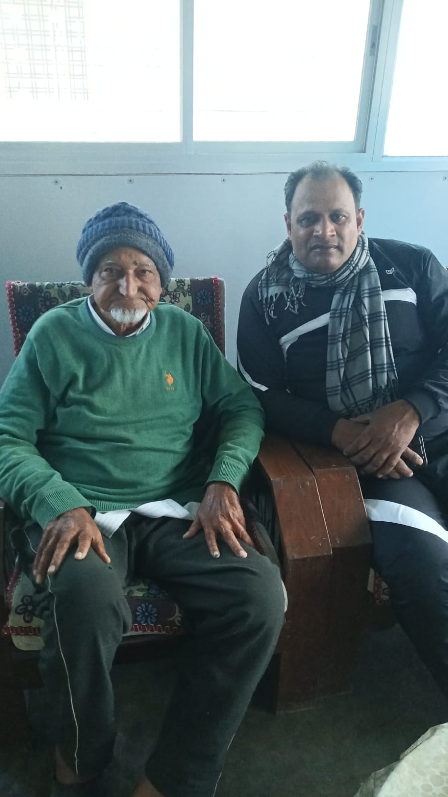 सीनियर अधिवक्ता चंदौली मिश्रा एवम सीनियर अधिवक्ता वाहिद खा के आवास पर जाकर मिले जिला अधिवक्ता संघ भभुआ कैमूर के अधिवक्ता मंटू पाण्डेय ने लिया हालचाल।