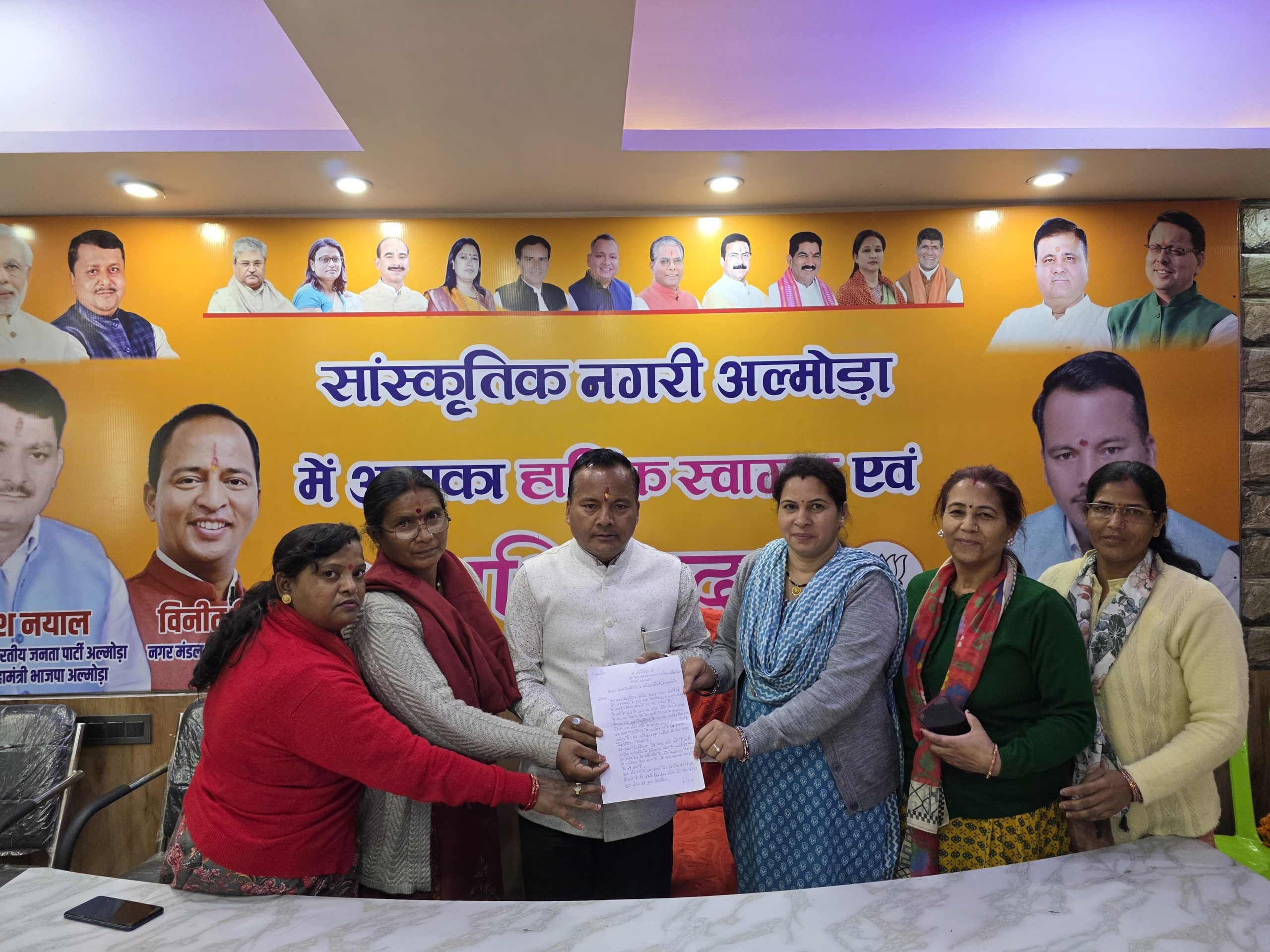 अल्मोड़ा आशा फैसलिटेटरों ने मानदेय बढ़ोतरी व नियमितीकरण की उठाई मांग। 