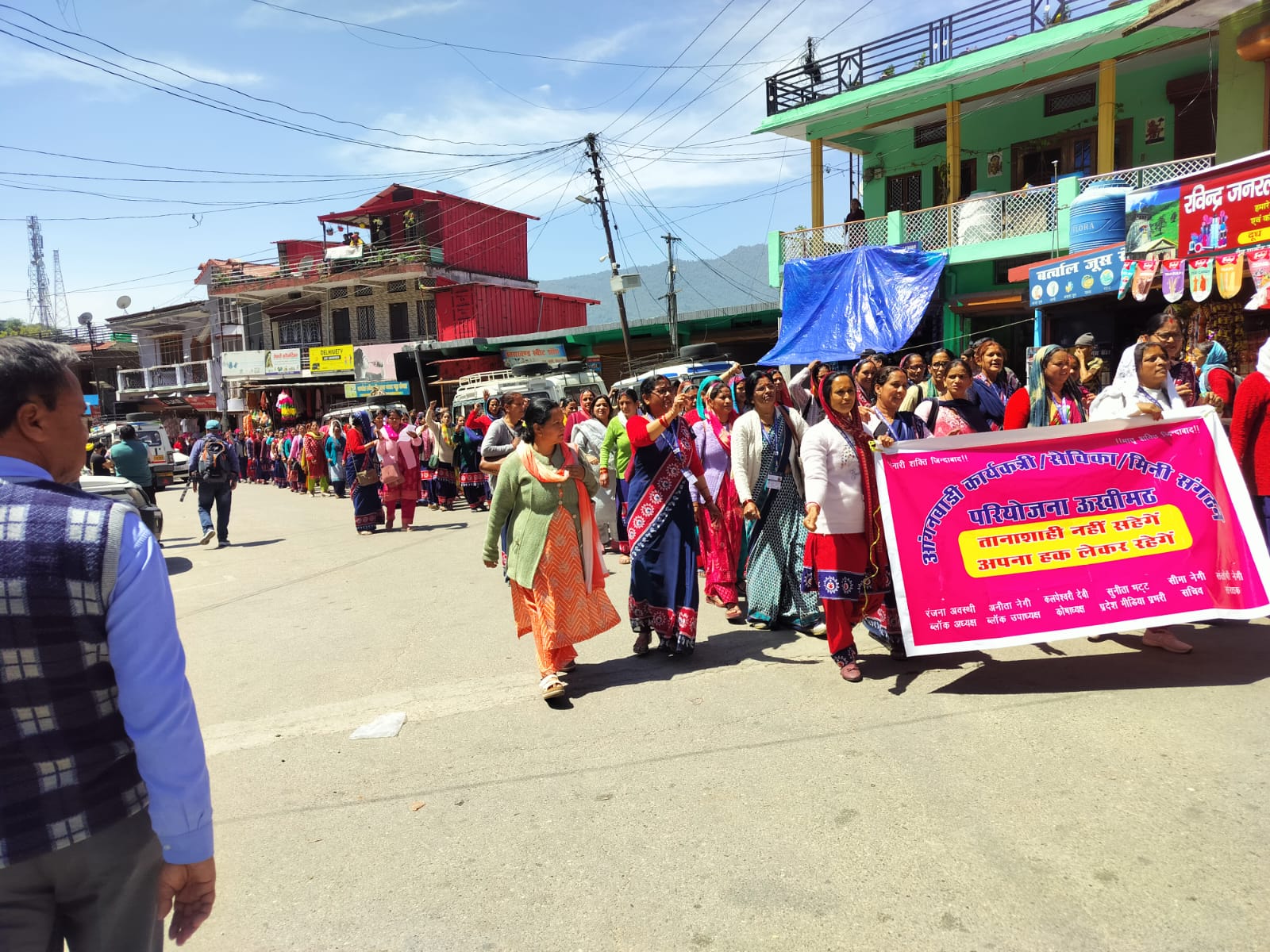 तहसील मुख्यालय में आंगनबाड़ी कार्यकर्त्रियों का जोरदार प्रदर्शन। 11 सूत्रीय मांगों को लेकर जताया रोष। 