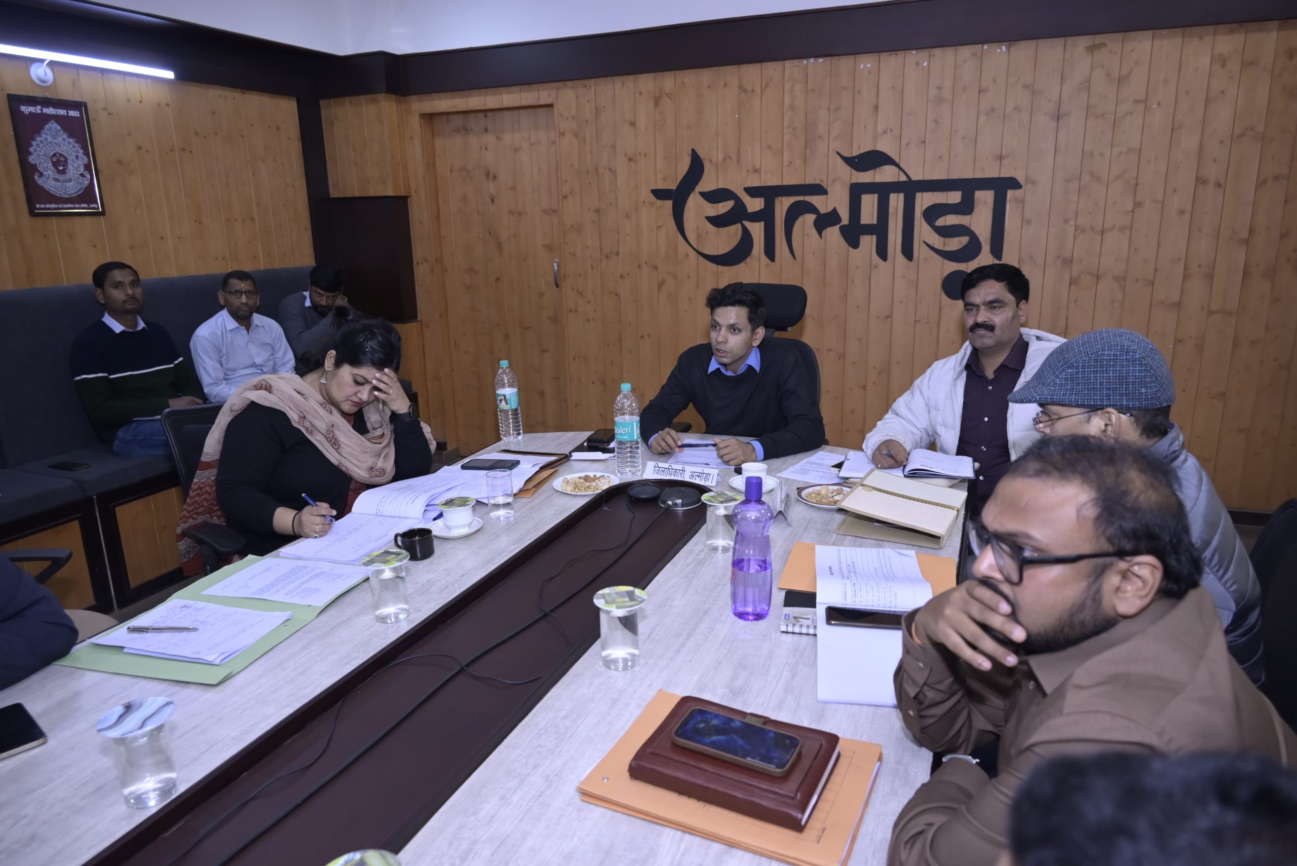 मुख्यमंत्री घोषणाओं की प्रगति की समीक्षा, जिलाधिकारी ने दिए कार्यों में तेजी व गुणवत्ता सुनिश्चित करने के सख्त निर्देश।