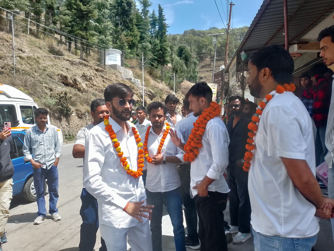 युवा कांग्रेस के नव निर्वाचित जिला अध्यक्ष का फूल मालाओं से किया भव्य स्वागत।