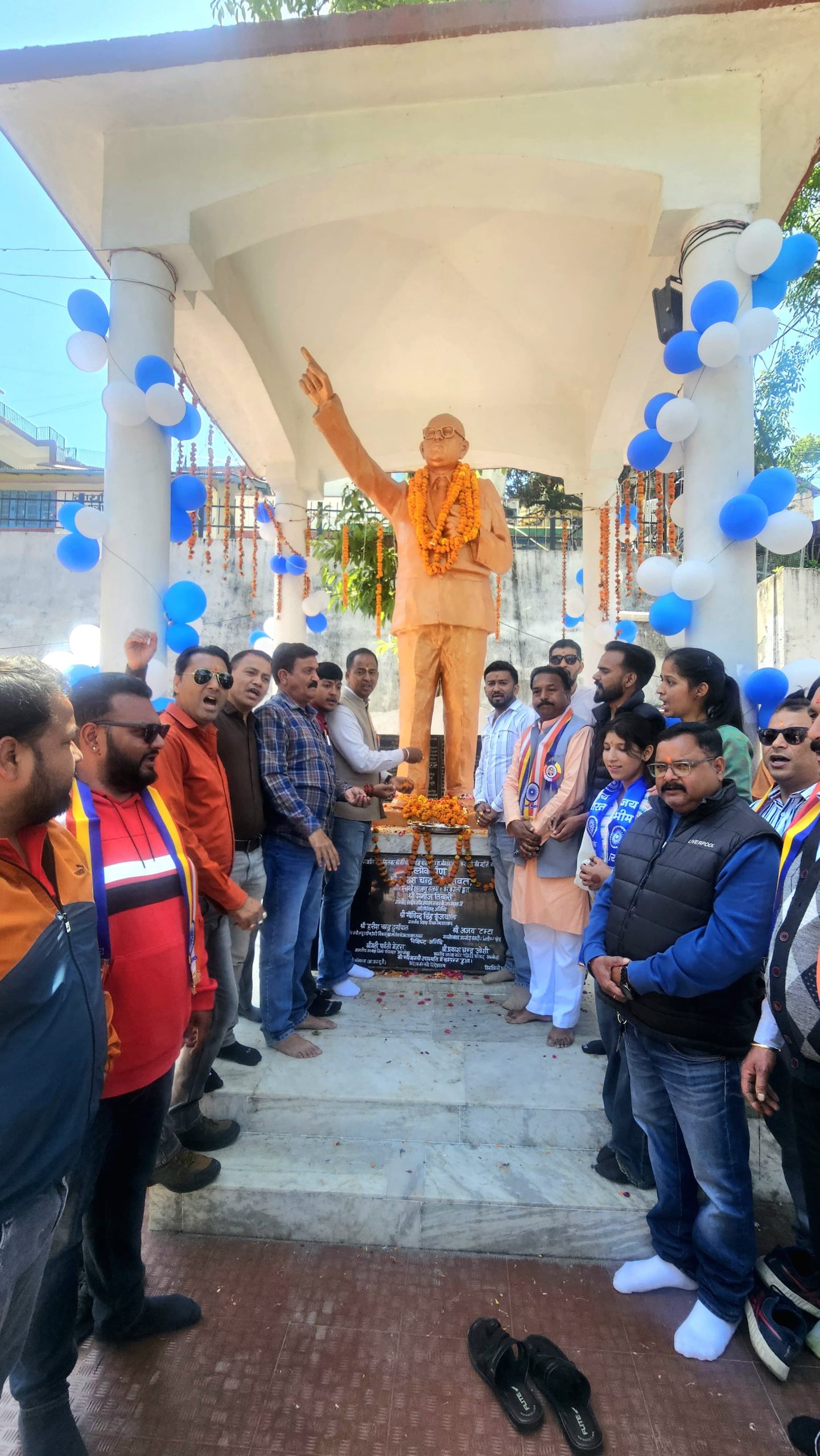 भारत रत्न संविधान निर्माता भीमराव अम्बेडकर की 135 वीं जयंती के अवसर में बीजेपी द्वारा उनकी प्रतिमा में मालार्पण कर भावभीनी श्रद्धांजलि अर्पित की।