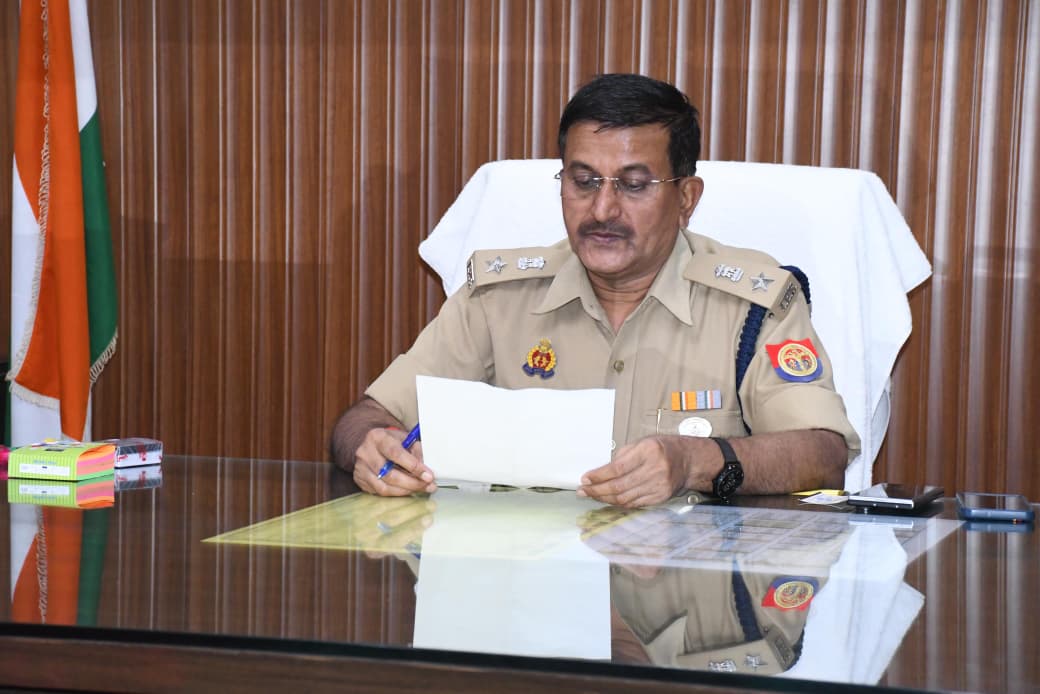 जनता दर्शन में एसपी ने सुनी फरियादियों की समस्याएं, त्वरित निस्तारण के निर्देश।