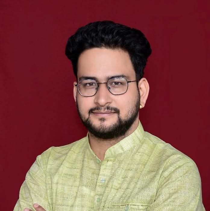 जिले की जर्जर सड़कों को लेकर सोशल मीडिया के माध्यम से मुद्दा उठाया। -वैभव पांडे 