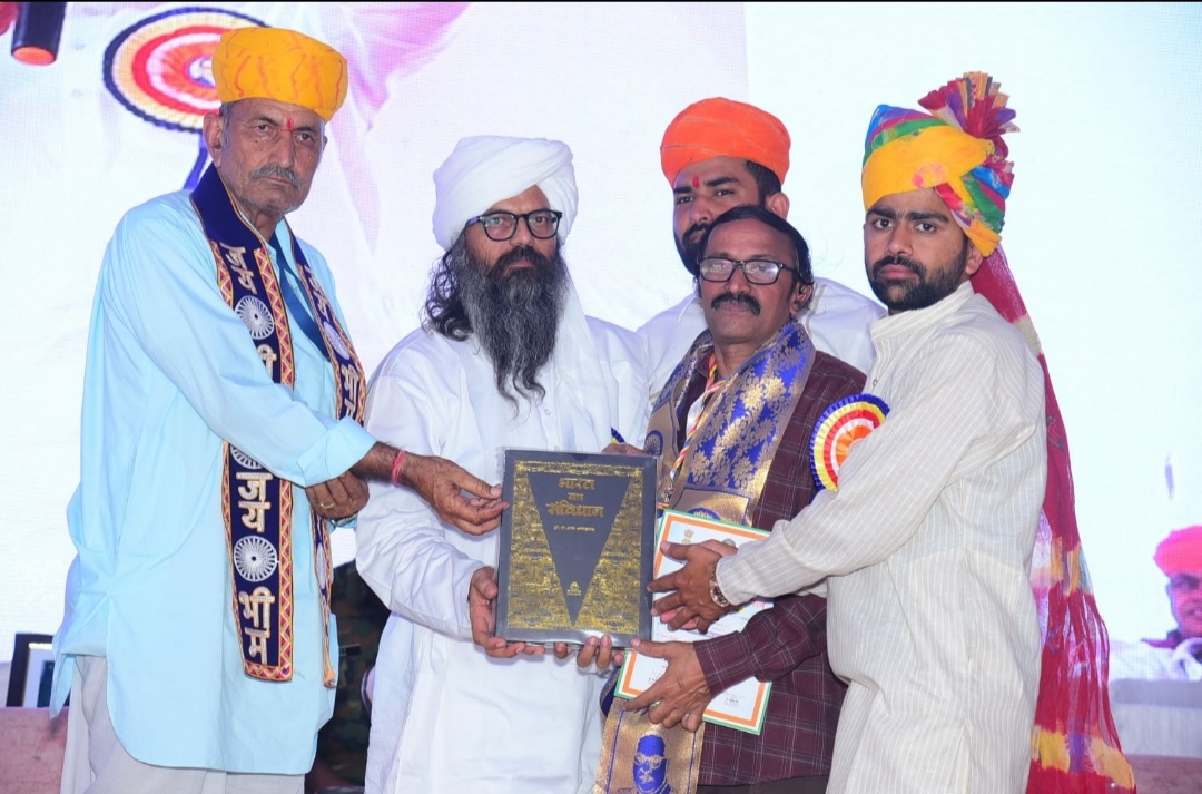 केरल के हिंदी कवि डॉ. आनंदकृष्णन एडचेरी को अंबेडकर कीर्ति सम्मान से नवाजा गया।