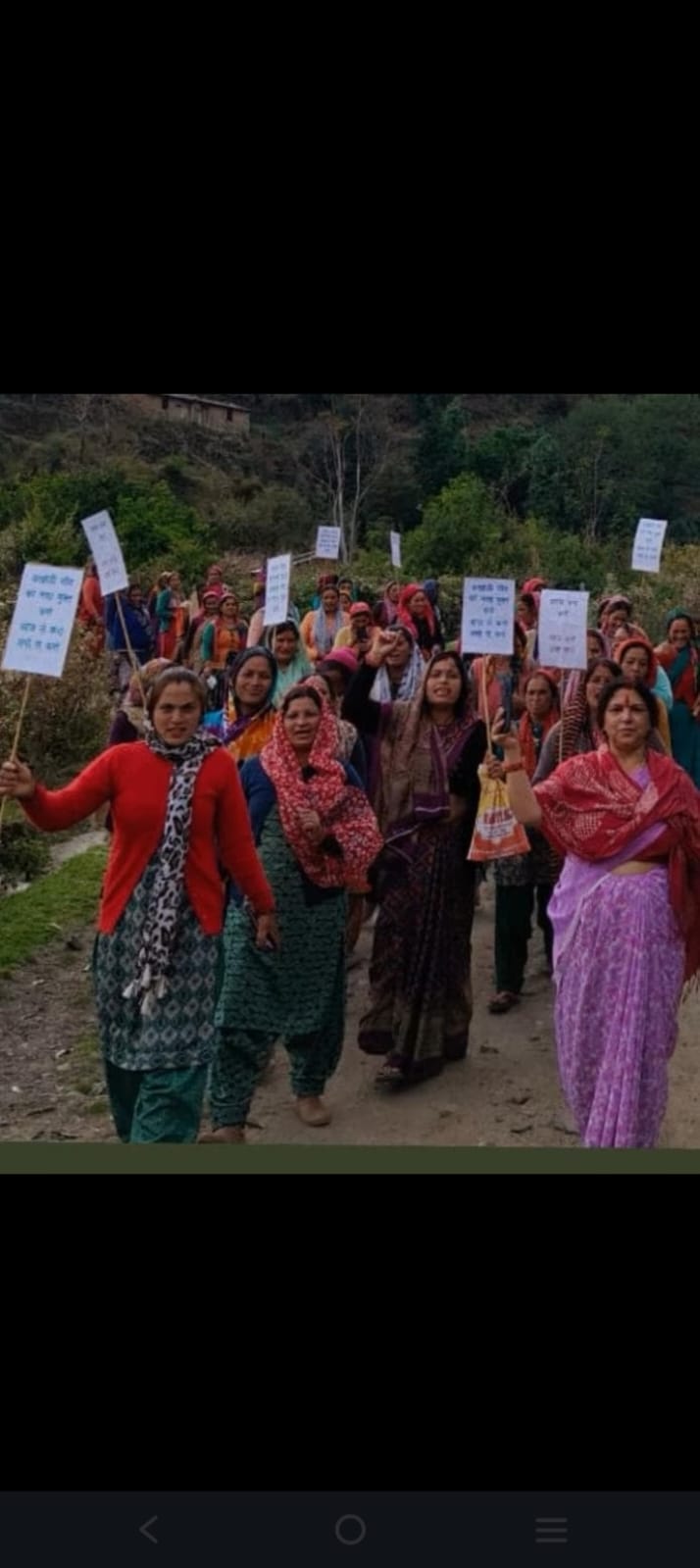  ग्राम पंचायत अखोडी में महिला मंगल दल की बैठक सम्पन्न, सार्वजनिक कार्यों में शराब परोसने पर लगी पाबंदी। 