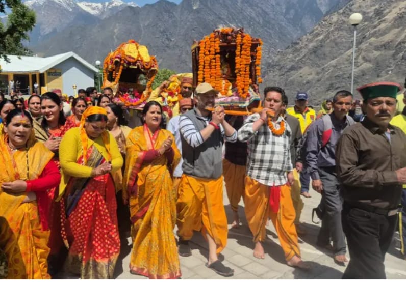 शंकराचार्य गद्दी, गाड़ू घड़ी -तेल कलश एवं विष्णु वाहन गरुड़ बदरीनाथ धाम रवाना।