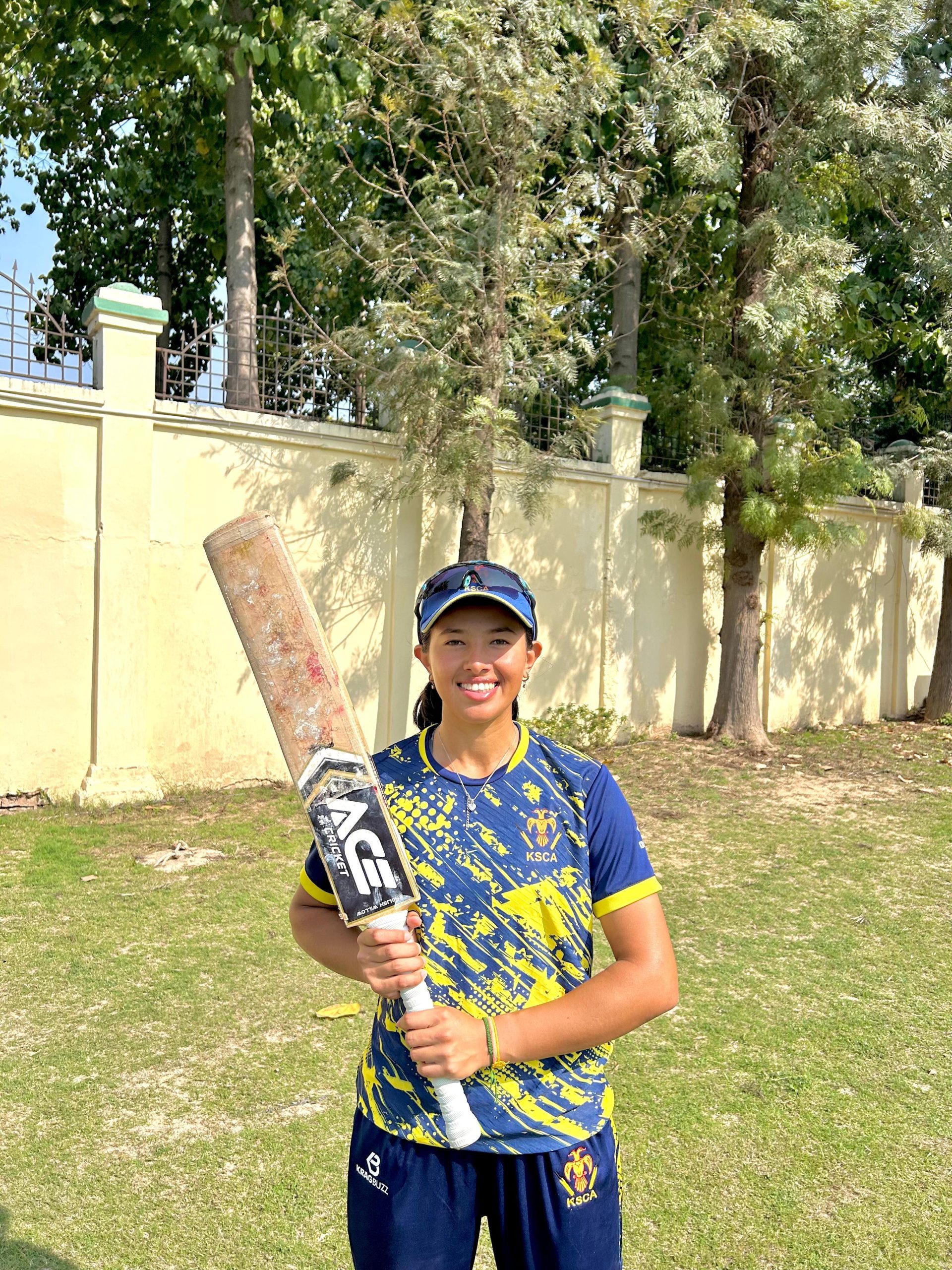 उत्तराखंड अल्मोड़ा के लिए गर्व का बिषय चम्पावत के रहने वाली बेटी सौम्या वर्मा ने सीनियर महिला वर्ग में क्रिकेट कर्नाटक टीम के लिए खेलेगी।