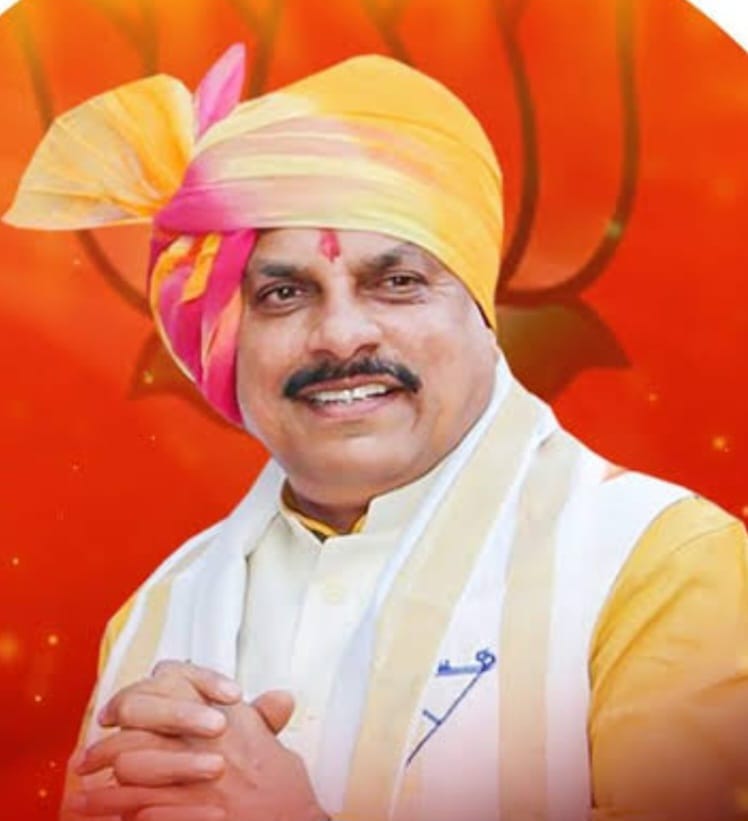 मैदान में महिला अफसर, सियासत में आक्रामक मोहन यादव