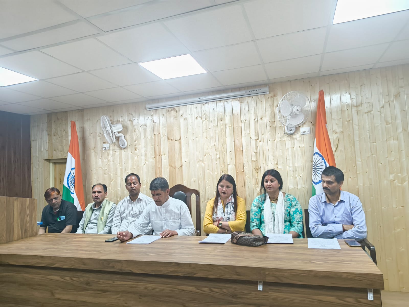 नारी शक्ति वंदन अधिनियम पर भाजपा का विपक्ष पर तीखा प्रहार, महिला अधिकारों को लेकर विश्वासघात का आरोप।