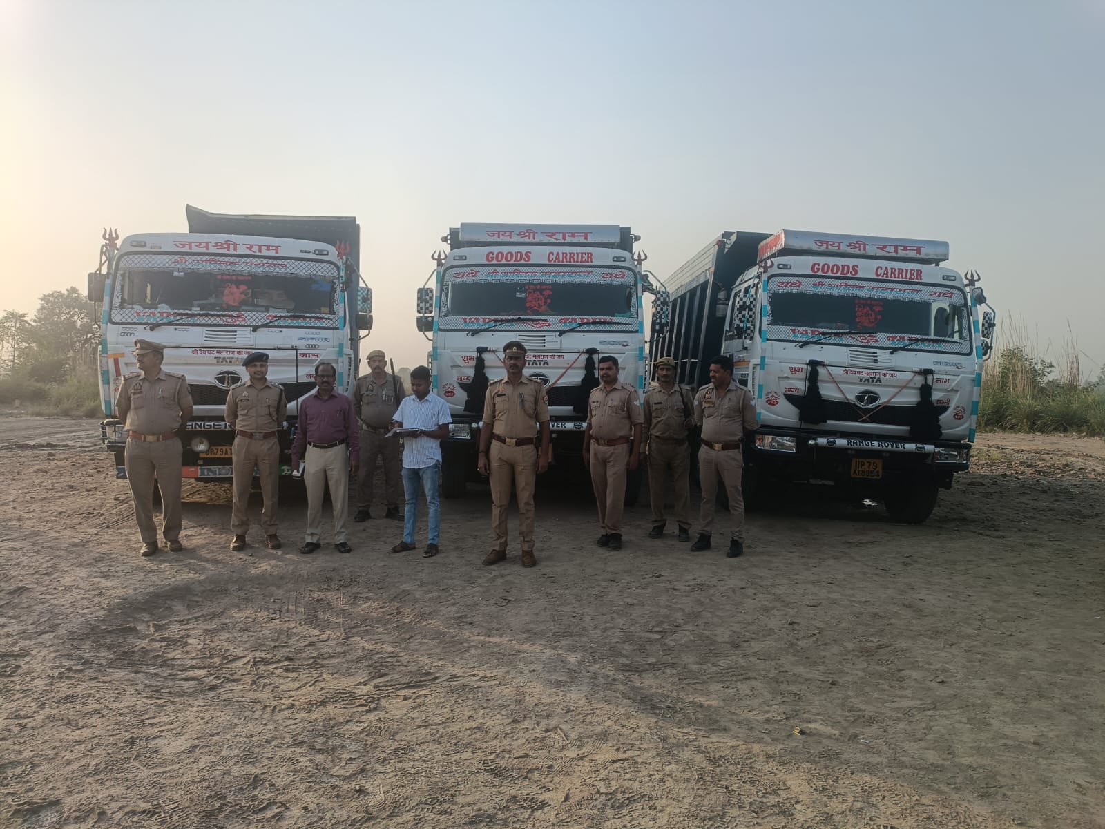 खनन माफियाओं पर प्रशासन का शिकंजा: कन्नौज में चला व्यापक अभियान, 29 वाहन सीज।