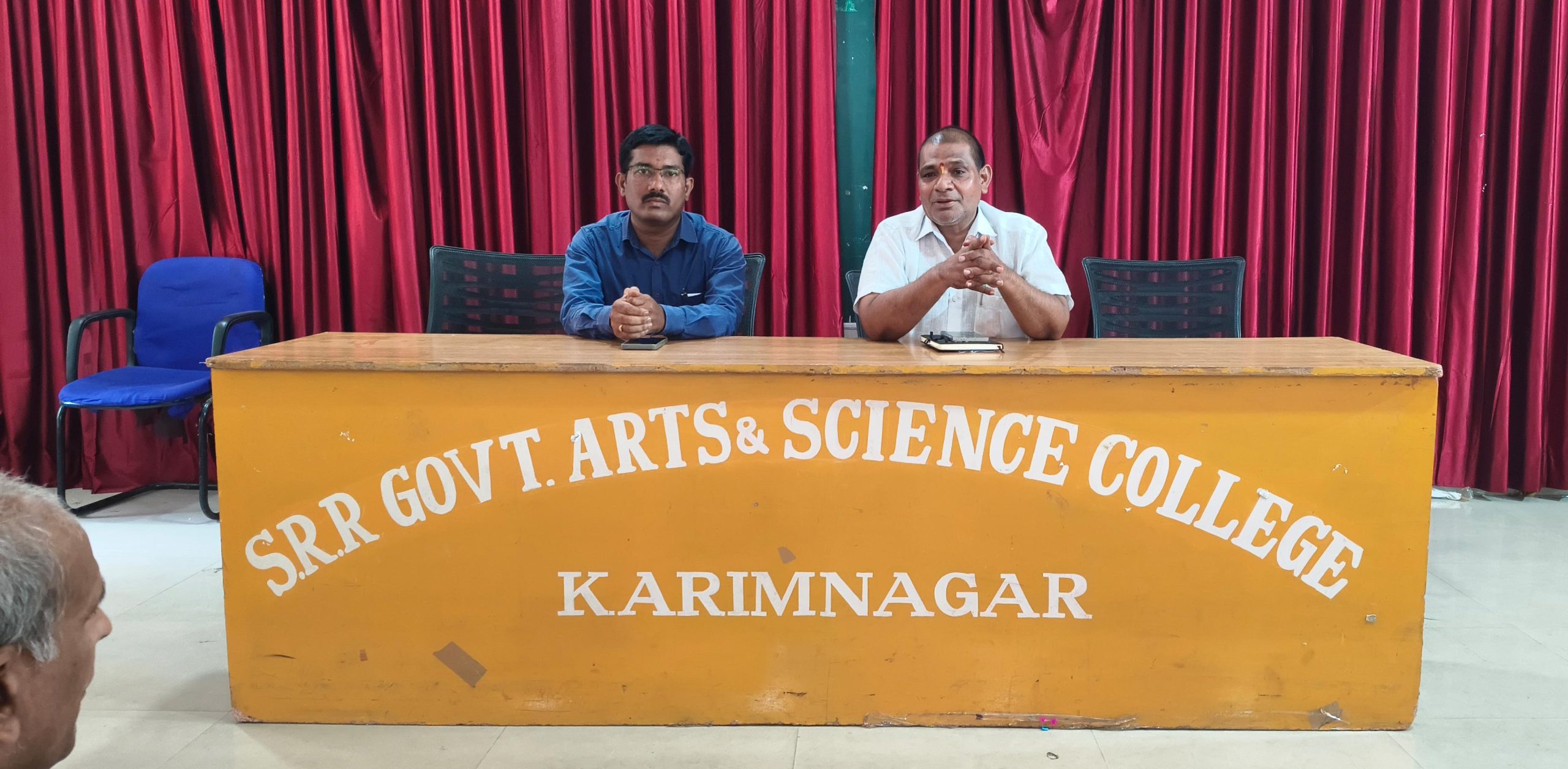 मिशन एडमिशन: एसआरआर कॉलेज में छात्र संख्या बढ़ाने के लिए शिक्षकों ने कसी कमर, प्राचार्य ने की समीक्षा बैठक।