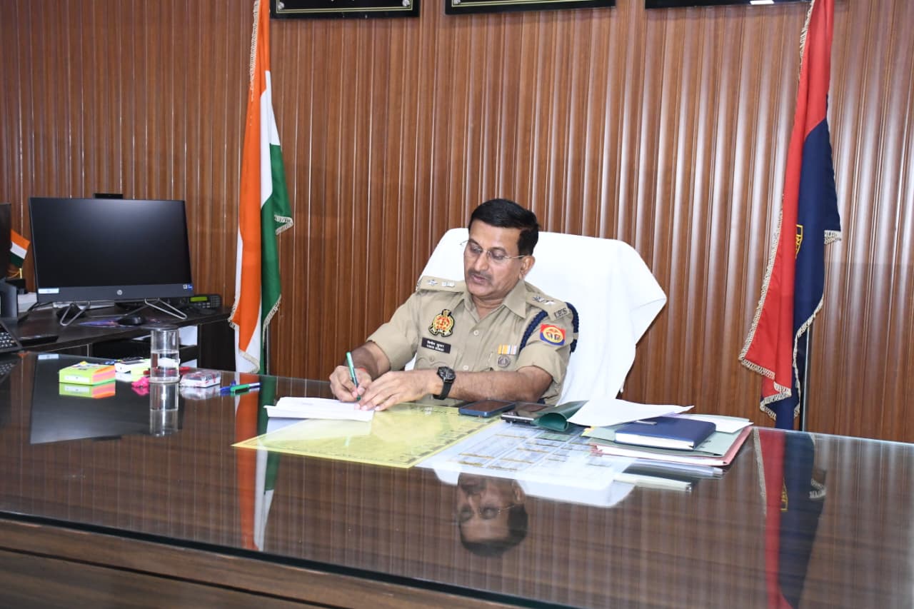 जनता की आवाज बने एसपी विनोद कुमार, जनसुनवाई में सुनी समस्याएं।