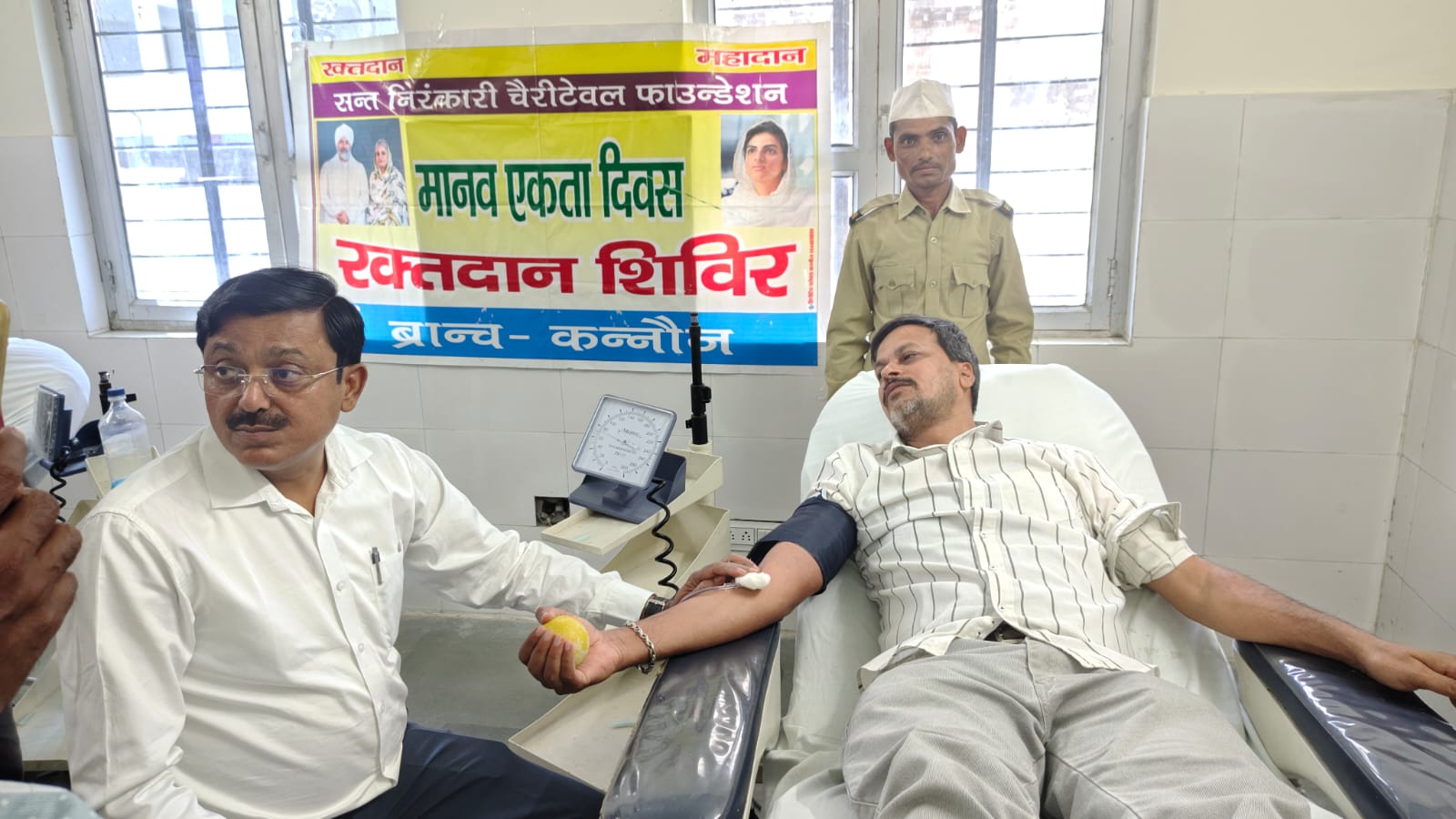 मानवता की मिसाल: मानव एकता दिवस पर निरंकारी भक्तों ने किया रक्तदान।