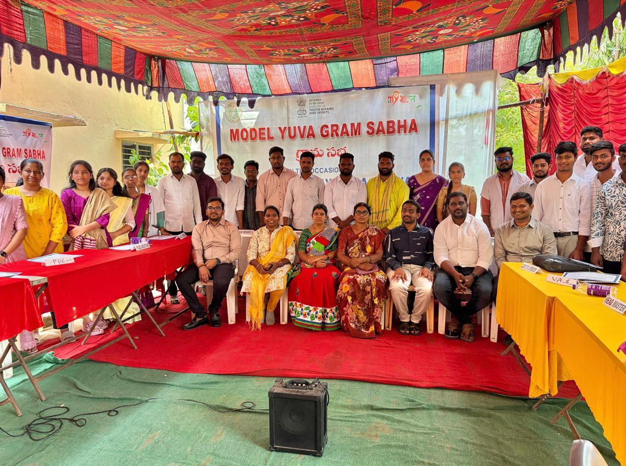 गंगाधरा में ‘मेरा युवा भारत’ के तहत मॉडल ग्राम सभा का आयोजन: एस.आर.आर. महाविद्यालय के छात्रों ने जगाई सामाजिक जागरूकता।