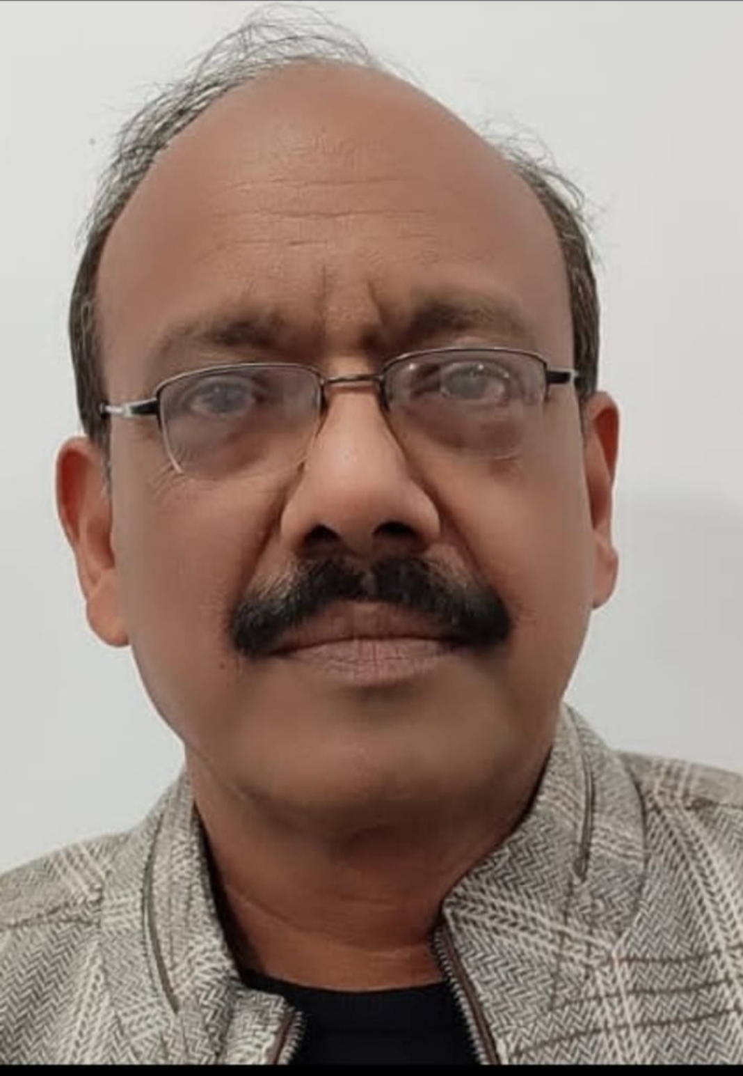 परवरिश की जंग में हार मानती जिंदगी