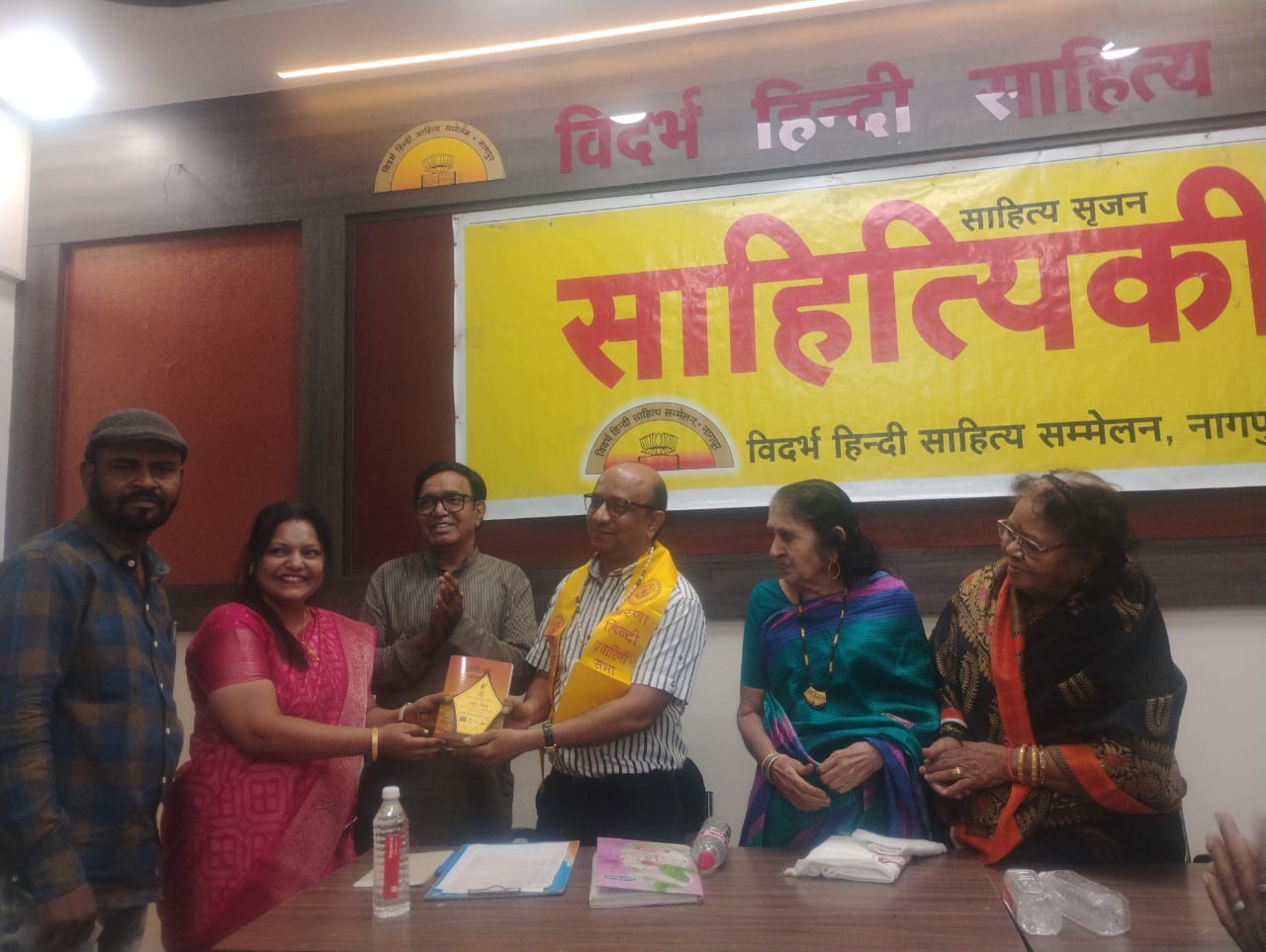 आदेश जैन को राष्ट्रभाषा सम्मान प्रदान किया गया 