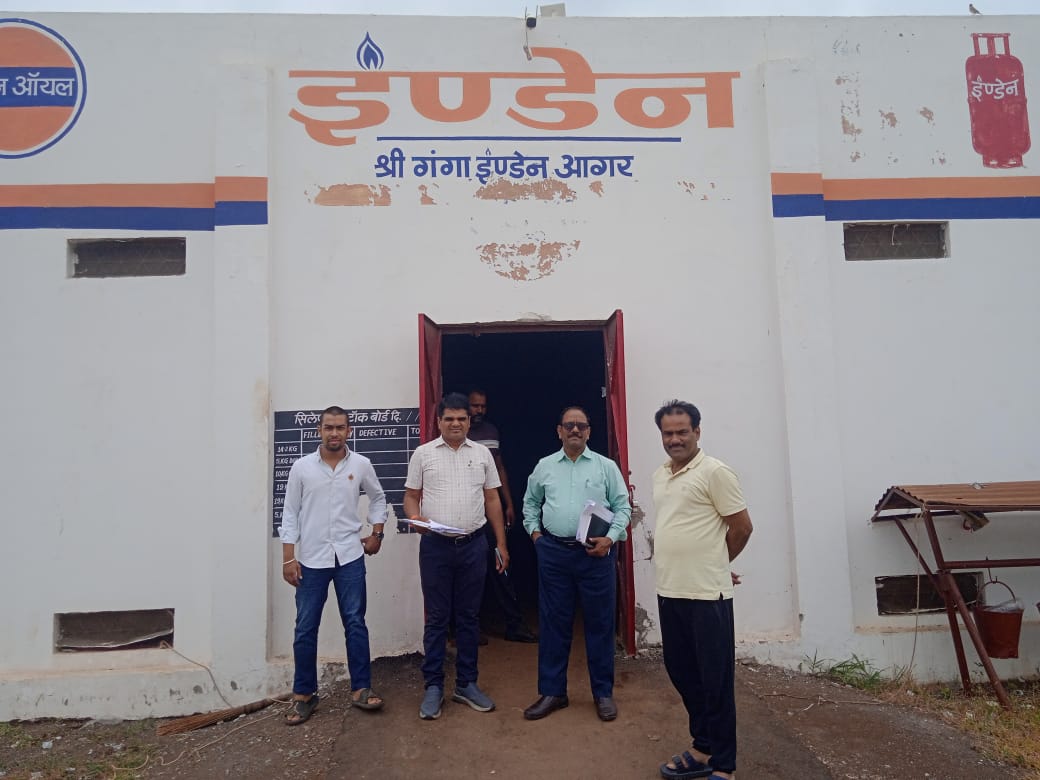 कलेक्टर द्वारा घरेलू गैस सिलेण्डरों के मामले में श्री गंगा इण्डेन गैस एजेंसी पर बड़ी कार्रवाई।