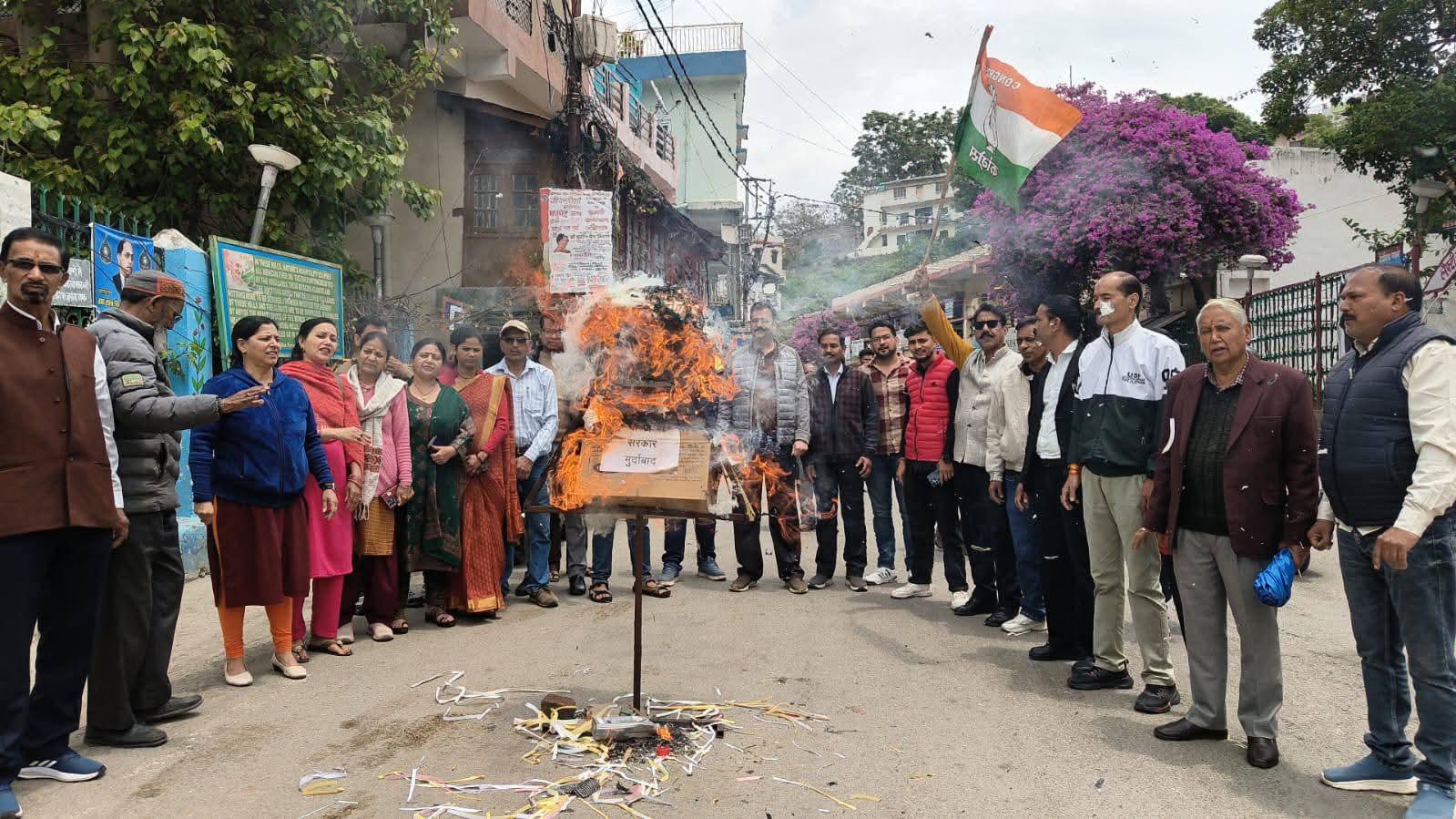 चंपावत में छात्रा के साथ हुए जघन्य कृत्य के खिलाफ कांग्रेस का जबरदस्त प्रदर्शन, भाजपा सरकार का किया पुतला दहन।