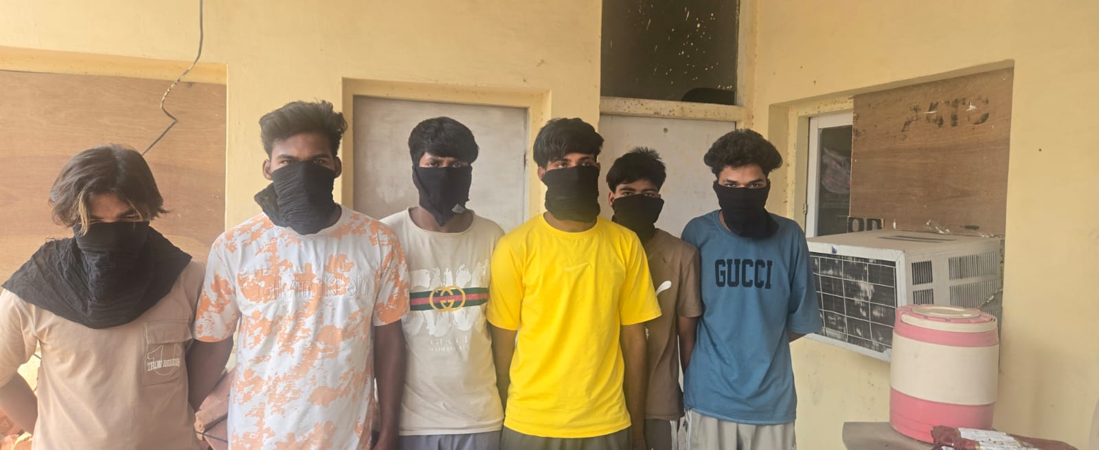 लोगों से मोबाइल फोन छीनने वाले गिरोह का किया प्रर्दाफास