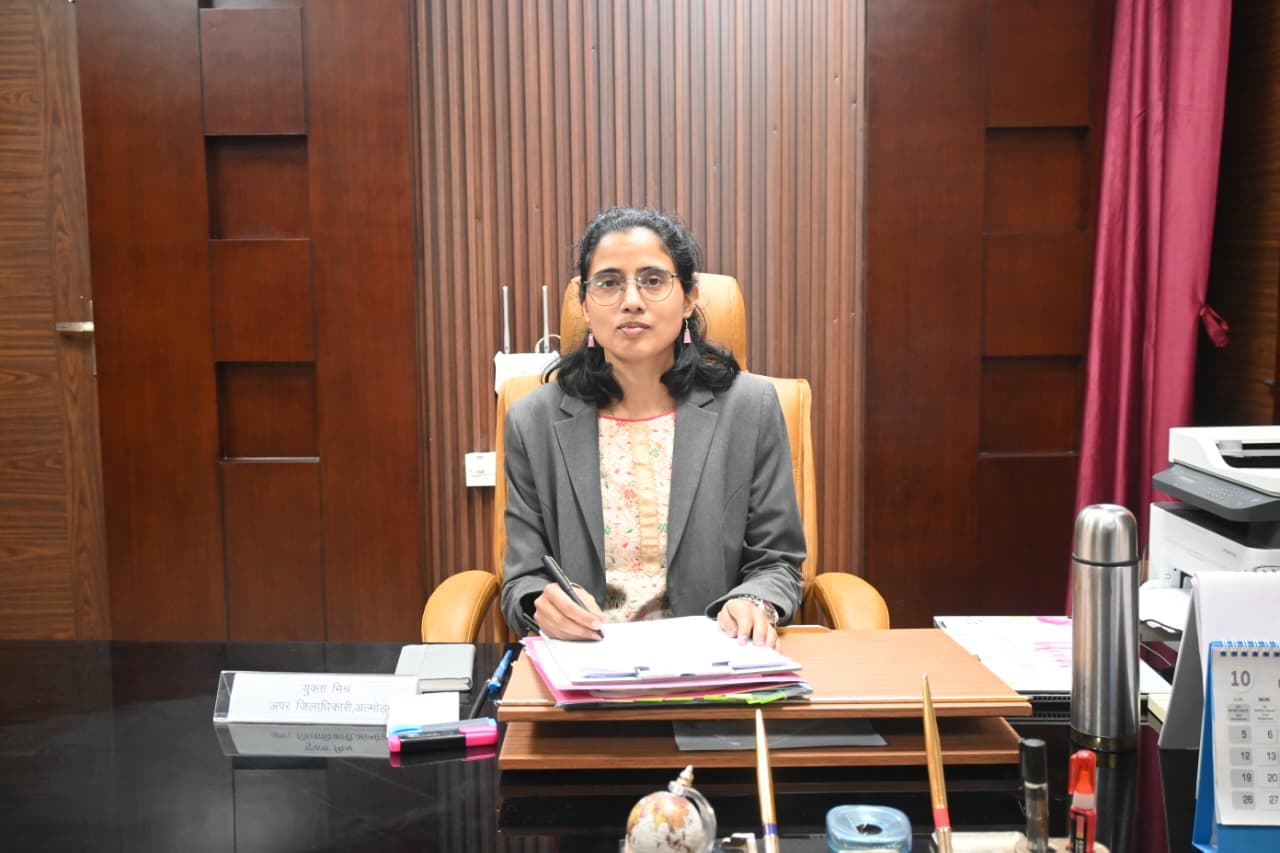 मुख्यमंत्री हेल्पलाइन की लंबित शिकायतों के निस्तारण में तेजी लाने के निर्देश।