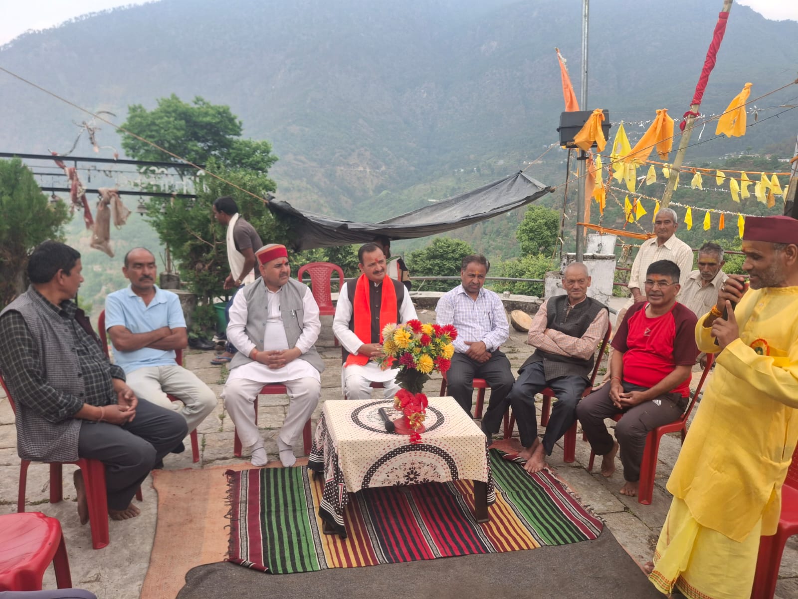 राज्य मंत्री चण्डी प्रसाद भट्ट ने अगस्त्यमुनि क्षेत्र में सुनीं जनसमस्याएं। 