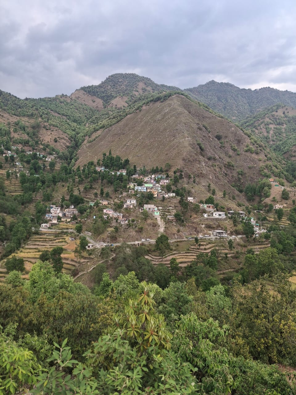 कौल्लू बैण्ड – स्वारी ग्वास मोटर मार्ग की बदहाली पर भड़का जनाक्रोश। 