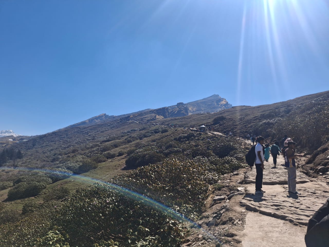 चंद्रशिला तुंगनाथ क्षेत्र में गिरी आकाशीय बिजली, दो लोग प्रभावित, रेस्क्यू टीमें मौके पर रवाना।