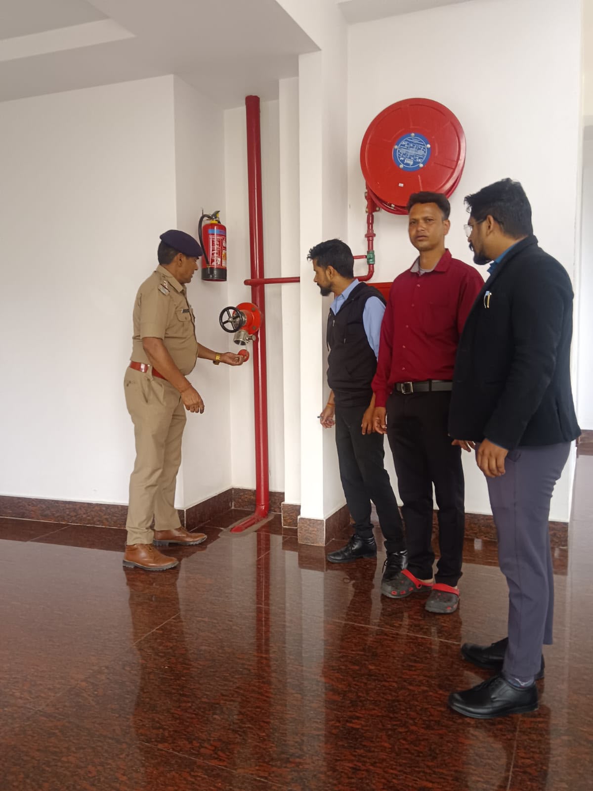 होटलों एवं होम स्टे में अग्नि सुरक्षा व्यवस्थाओं का किया गया निरीक्षण।