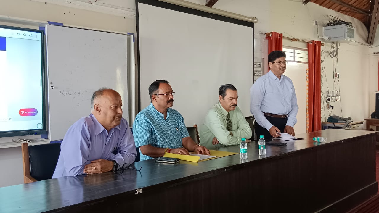 दीक्षांत समारोह को लेकर कुलपति प्रो.बिष्ट ने बैठक।