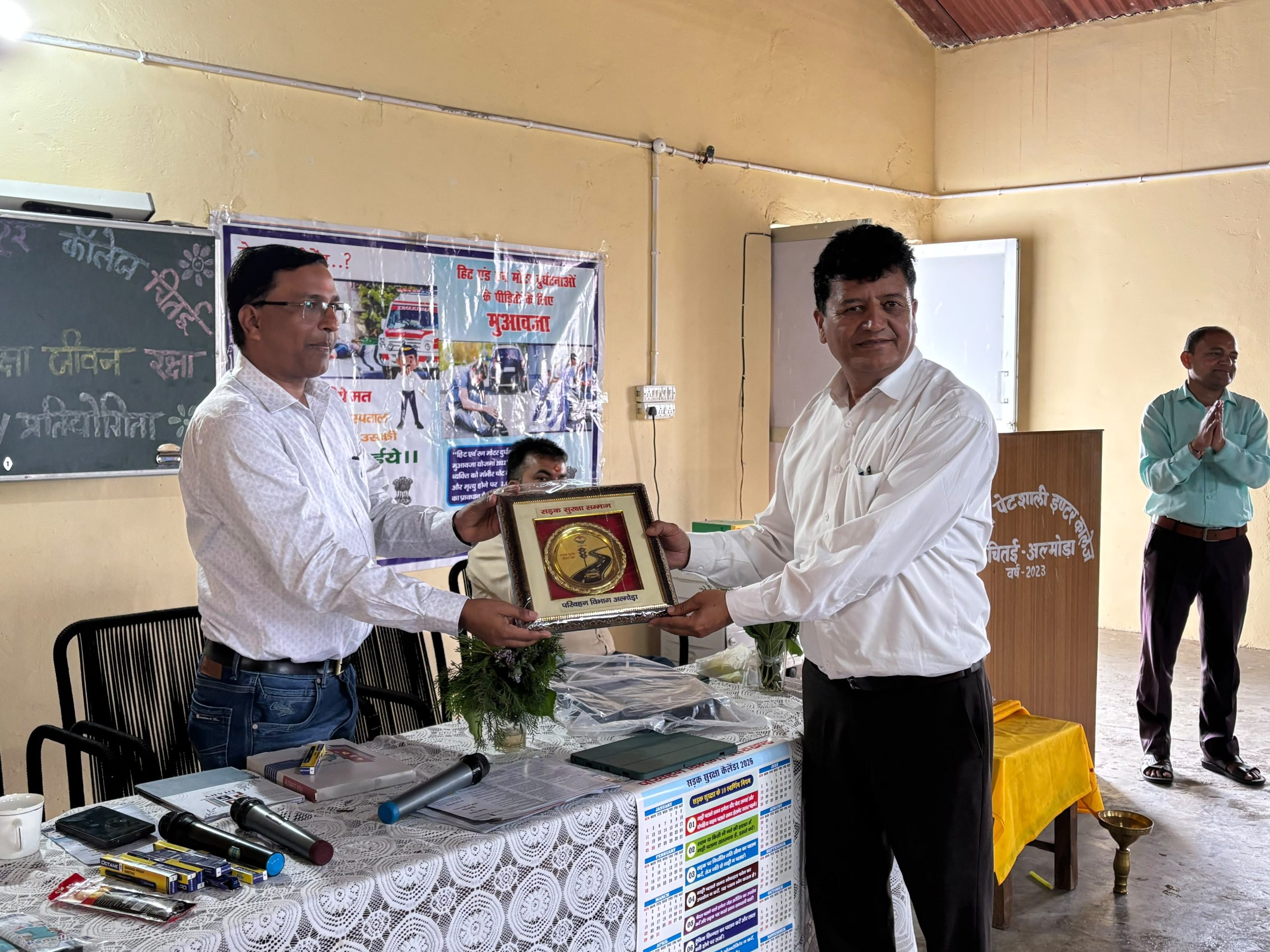 चितई इंटर कॉलेज में सड़क सुरक्षा जागरूकता कार्यक्रम आयोजित, बच्चों को बताए जीवन रक्षा के नियम।