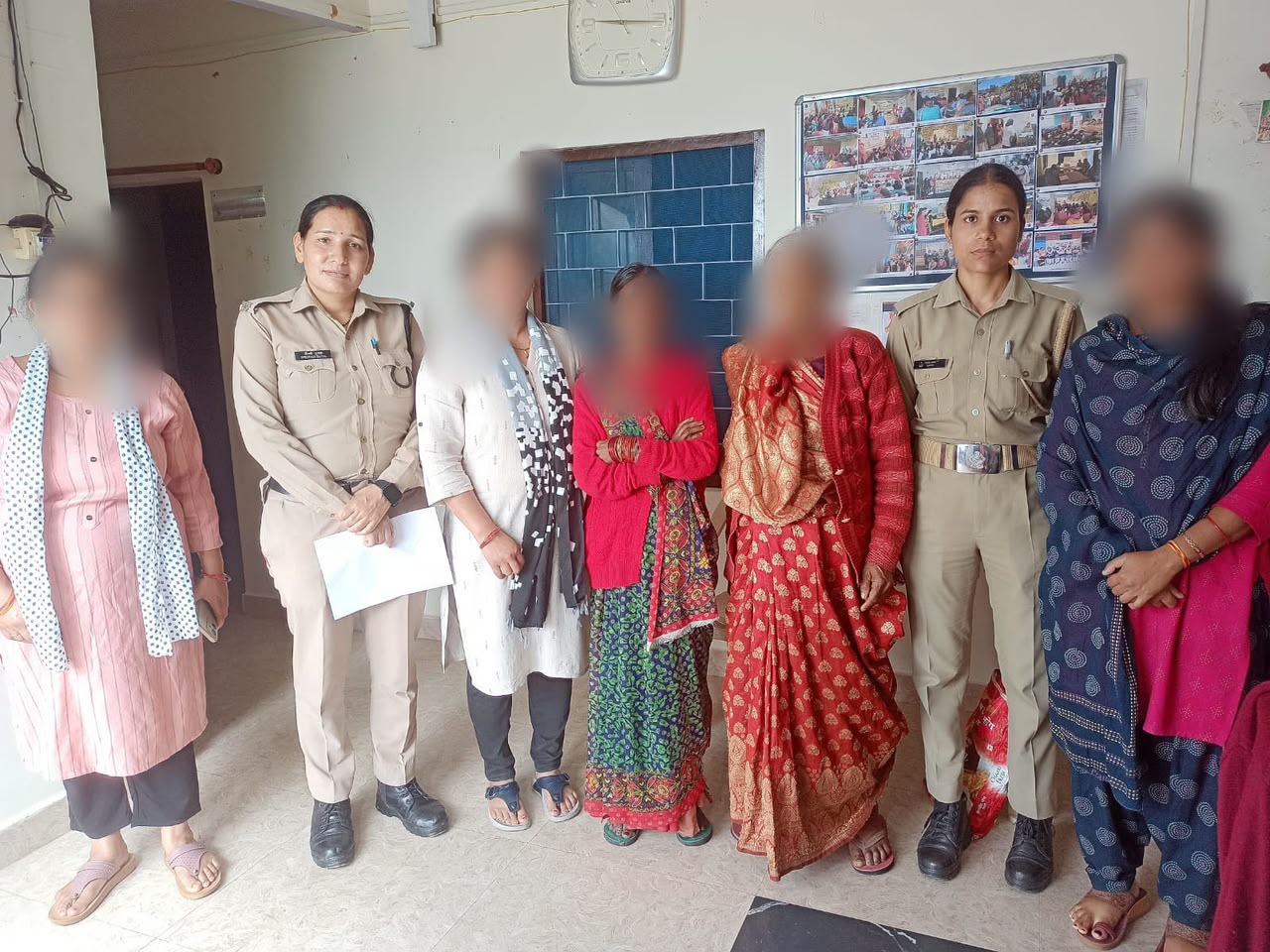 भटकी महिला को अल्मोड़ा पुलिस ने सुरक्षित परिजनों से मिलाया।
