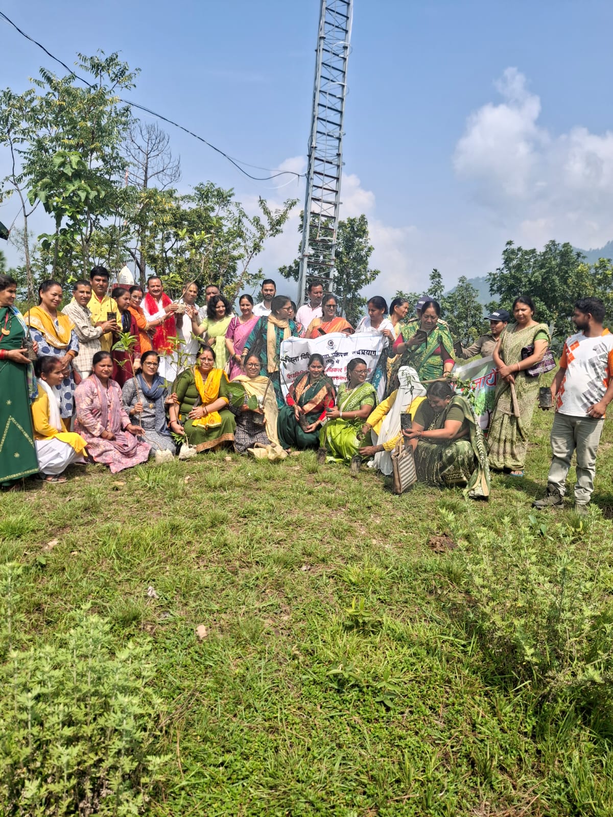 मन्दाकिनी की आवाज सेना गढ़सारी में धूमधाम से मनाया गया लोकपर्व हरेला।