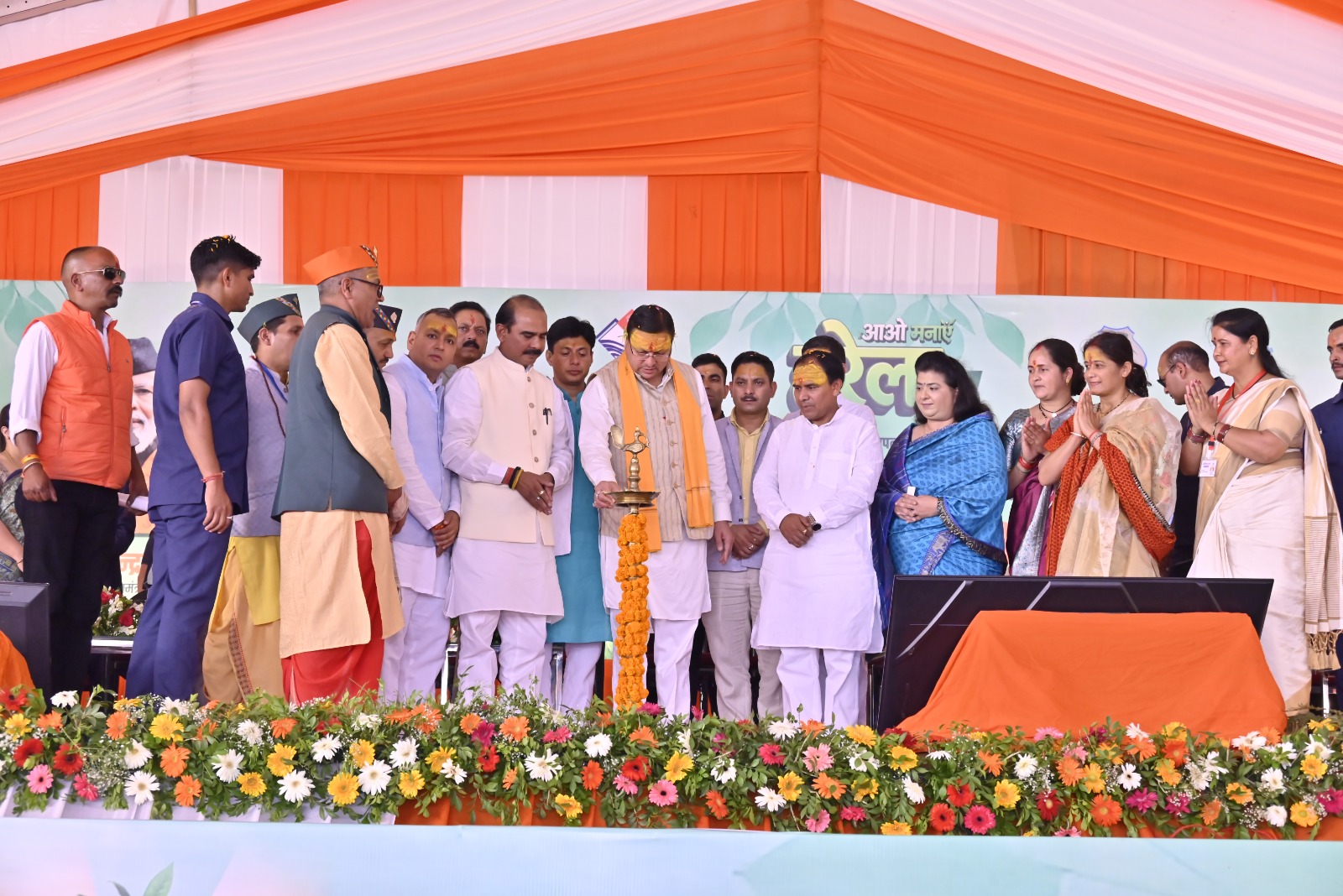 मुख्यमंत्री पुष्कर सिंह धामी ने हरेला पर्व पर किया राज्य स्तरीय पौधारोपण कार्यक्रम का शुभारंभ, ‘एक पेड़ माँ के नाम’ अभियान से दिया पर्यावरण संरक्षण का संदेश।